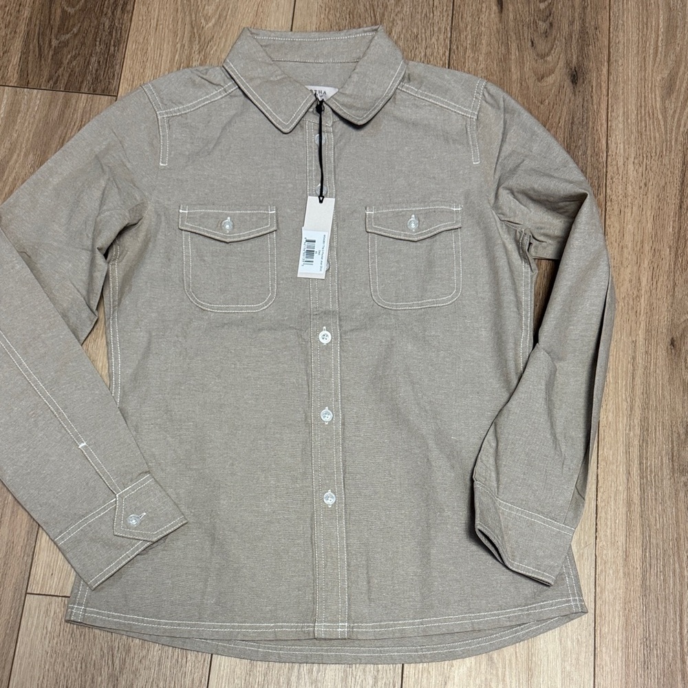 Martha Stewart NWT XS (S good) Tan (Oak) 2-pocket denim Button-Up Shirt